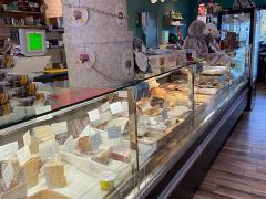 Vente de 100% des parts sociales d une société spécialisée dans le domaine de la fine épicerie Italienne. Province de Liège n°2