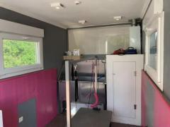 Un camion transformé en salon de toilettage dans la région de Liège Province de Liège n°5