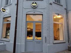 Foodtruck Mercedes Sprinter entièrement équipé en friterie ainsi que toute l activité commerciale qui s en rapporte.dans le Brabant Flamand avec une l Brabant flamand n°2