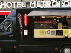 Foodtruck Mercedes Sprinter entièrement équipé en friterie ainsi que toute l activité commerciale qui s en rapporte.dans le Brabant Flamand avec une l Brabant flamand n°7
