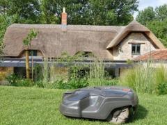 Bedrijf voor installatie, verkoop en onderhoud van grasmaaiers - robots. Waals Brabant