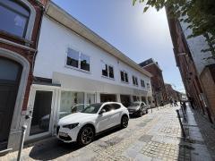 Ensemble immobilier avec rez commercial et appartement 2 chambres Hainaut